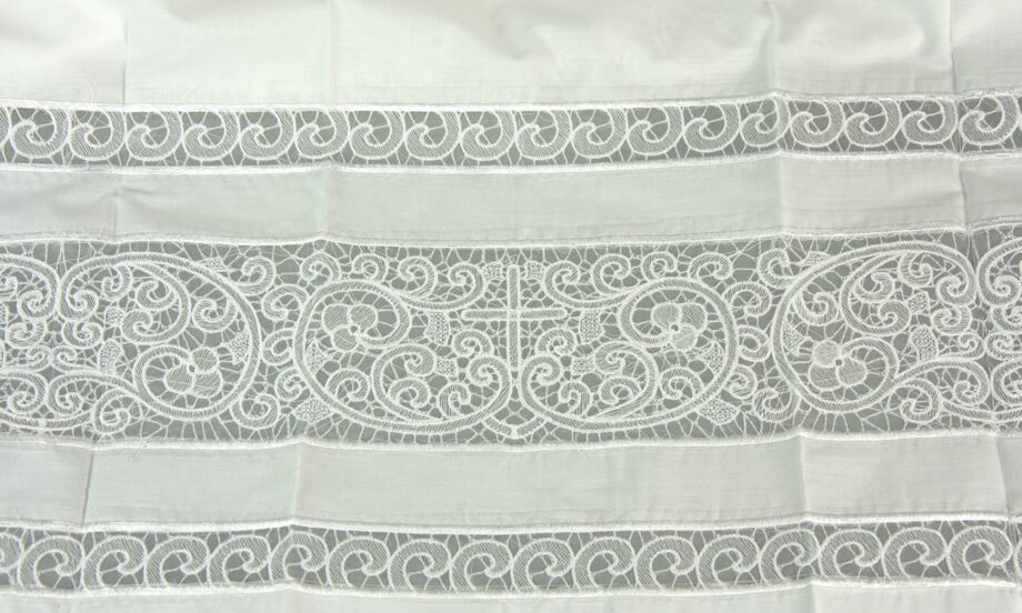 Alb with traditional embrodery - albs and Laboratorio Gruppo Liturgico